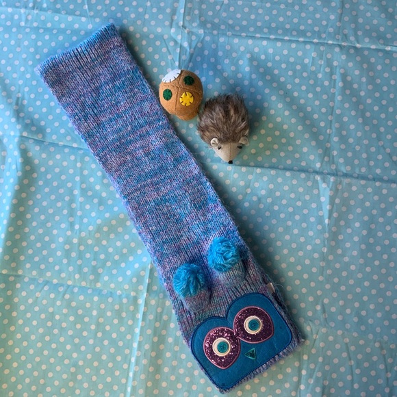 Adorable kids owl hat and scarf two piece set. - Picture 2 of 3